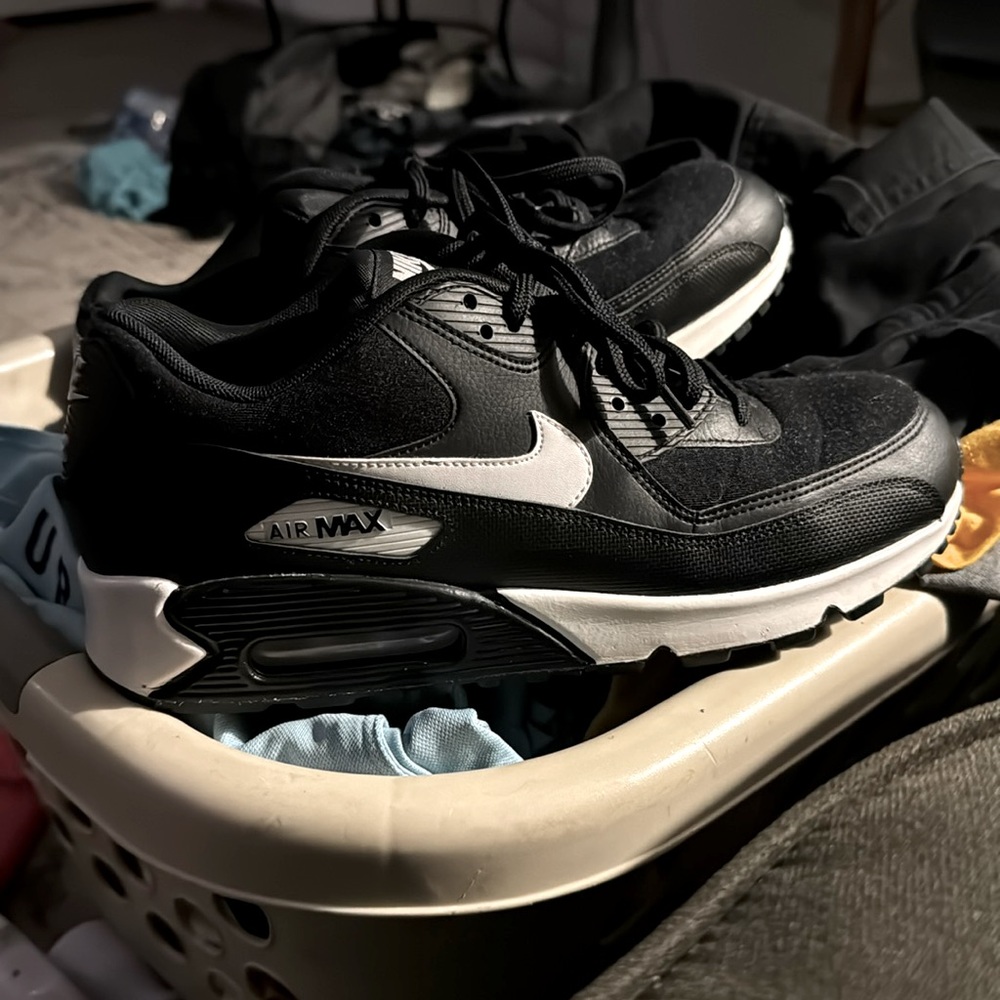 NIKE AIR MAX